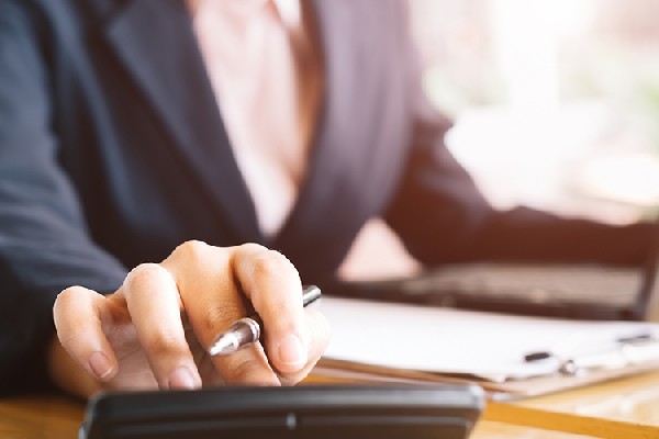 中金唯品会奥特莱斯REIT收到上交所反馈